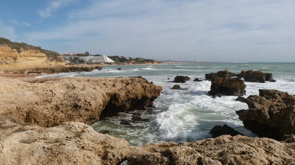Melhor Época para Visitar o Algarve: Guia Mês a Mês 2026