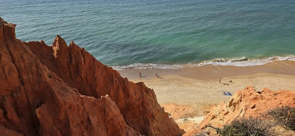 Onde Ficar no Algarve: A Melhor Zona para o Seu Perfil [2026]